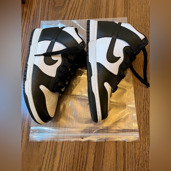 Women’s Nike Dunk High Black & White Size 10 NWOT - Picture 3 of 9